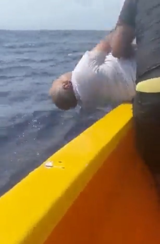 Graban momento en que presunto narcotraficante es arrojado al mar en R. Dominicana