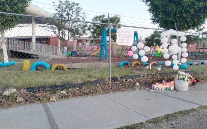 Muere niña en kínder de Querétaro al atorarse en resbaladilla