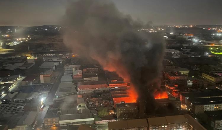 Más de 70 muertos en incendio de edificio en Johannesburgo