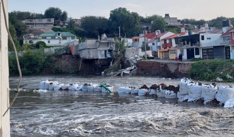 Tras lluvias, se derrumba casa en margen del río Tula, en Hidalgo