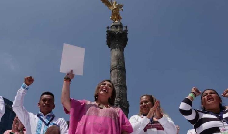 Xóchitl promete gobierno "sin huevones ni rateros", recibe constancia del Frente Amplio