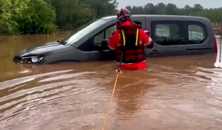 Fuertes lluvias por DANA azotan a España; inunda hasta vagones del metro