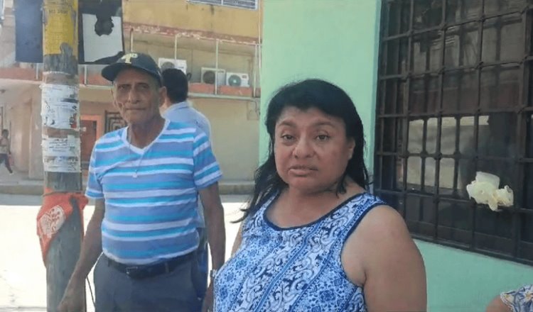 Vecinos de Juan Álvarez bloquean paso a Movitab; exigen pavimentación de la calle dañada