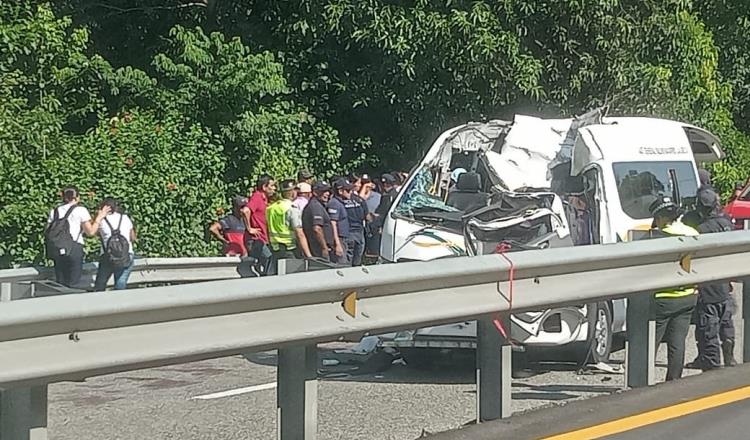 Llanta de tráiler se desprende e impacta unidad de transporte público en Chiapas; hay 2 muertos y cuatro heridos