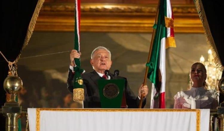 "¡Viva el amor y los migrantes!", suma AMLO en arengas durante Grito de Independencia