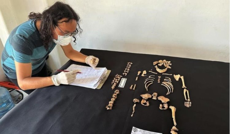 Descubre INAH 11 entierros humanos y una piedra con petrograbado en Cholula, Puebla