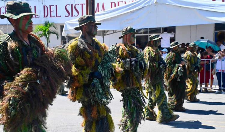 Exhiben equipamiento táctico durante el desfile cívico-militar en Tabasco