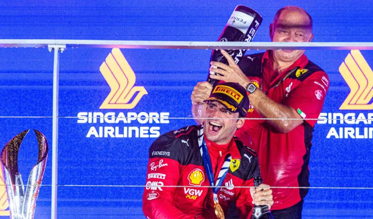 Carlos Sainz gana el GP de Singapur; Checo termina 8vo y llega a su carrera 250 en F1