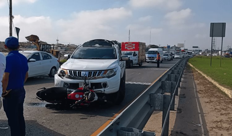 Se accidentan motociclistas en la Villahermosa-Frontera