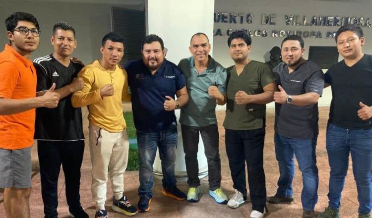 Arriba a Tabasco el boxeador ´Kiko´ Guzmán tras su pelea en Japón