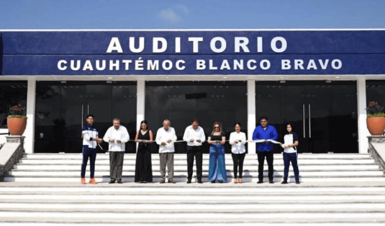 Inaugura Cuauhtémoc Blanco gimnasio-auditorio ¡con su nombre!