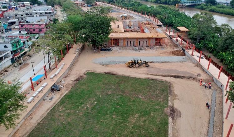 Supervisa Román Meyer avance en obra del malecón de Villahermosa