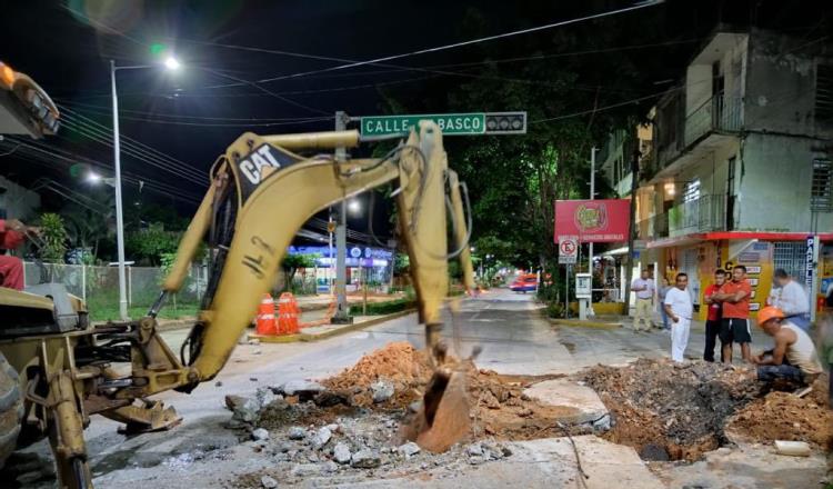 Por reparación de fuga de agua cierran cruce de Usumacinta con calle Tabasco