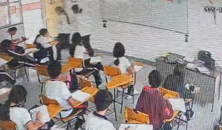 Estudiante apuñala a maestra en plena clase en Coahuila; autoridades educativas ya investigan la agresión