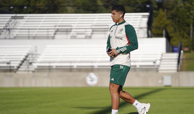 Víctor Guzmán causa baja de la Selección por lesión