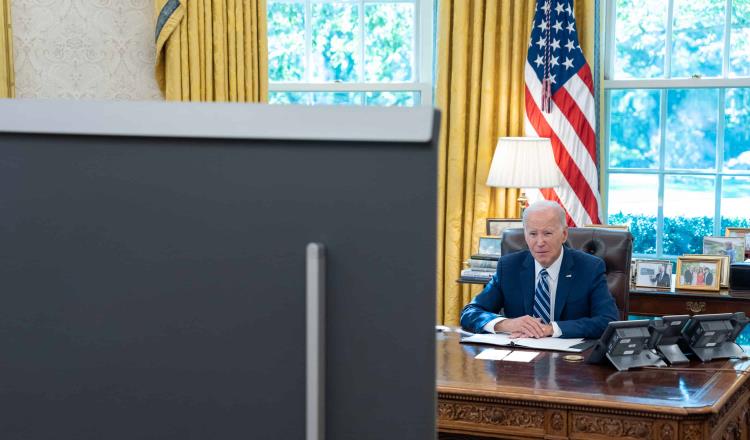 Biden habla por videollamada con familiares de estadounidenses retenidos por Hamás