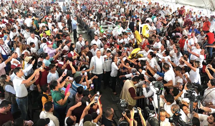 Empujones, porras, sumas y ausencias deja Sheinbaum en Villahermosa