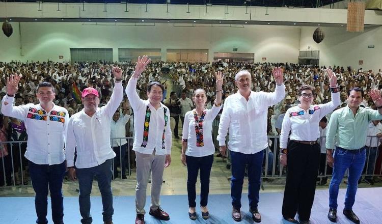 Abuchean a gobernador Merino en asamblea con estructuras de Morena