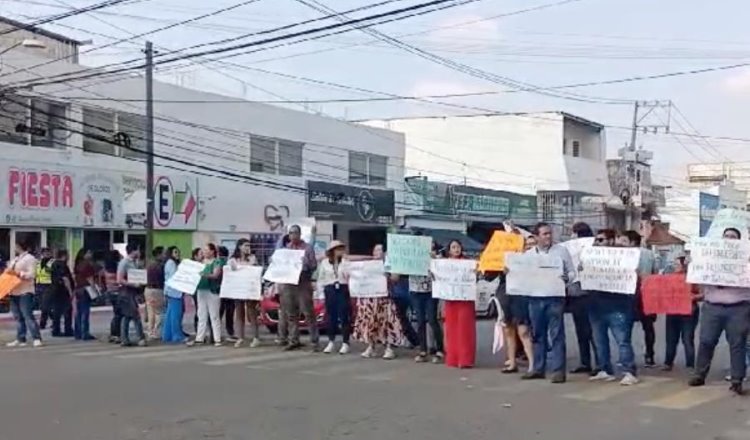 Bloquean Méndez trabajadores del Poder Judicial; preparan 2 marchas en Villahermosa