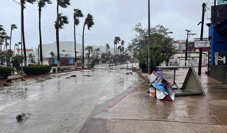 Norma como huracán categoría 1, se desplaza en tierra al sur de Todos Santos, Baja California Sur