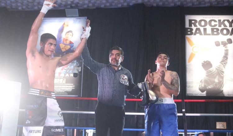 Jesús "Furia" Gómez noquea al veracruzano Héctor Rivera en función de box de Hangar Gym