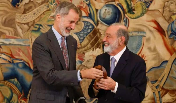 Rey de España entrega a Carlos Slim el "Premio Enrique V. Iglesias"