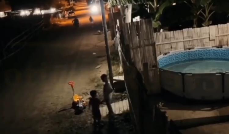 Secuestra a niño en Ecuador mientras jugaba en la calle