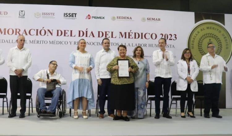 Conmemoran en Tabasco Día del Médico con entrega de medallas y reconocimientos