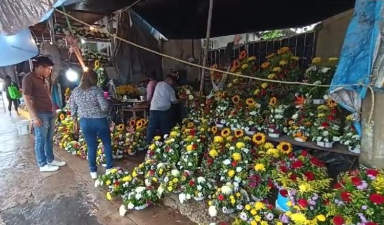 Repunte del 40% en ventas, reportan locatarios del mercado de las flores