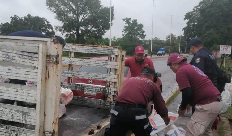 Anegaciones y deslaves en carreteras dejaron lluvias del frente frío 8 en Huimanguillo