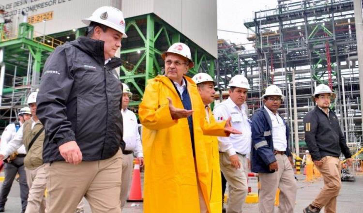 Visita Octavio Romero refinería Olmeca para verificar sus condiciones