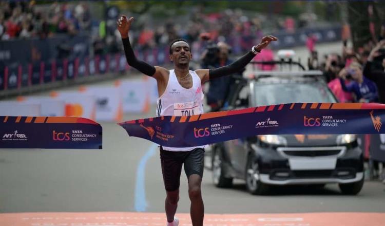 Tamirat Tola gana el Maratón de Nueva York e impone nuevo récord