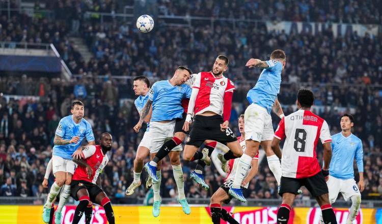 Feyenoord de Santi Giménez cae en inicio de jornada 4 de Champions