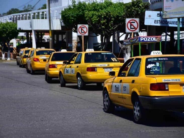 Taxistas cocinan aumento al pasaje y aplicación de taxímetro vía móvil