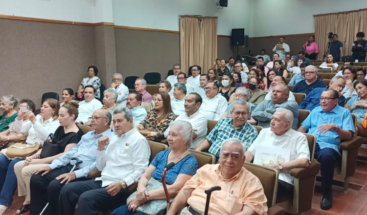 Reconoce UJAT a egresados del bachillerato del Instituto Juárez