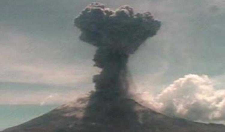 Alpinista exhibe video de erupción del Popocatépetl a metros de distancia