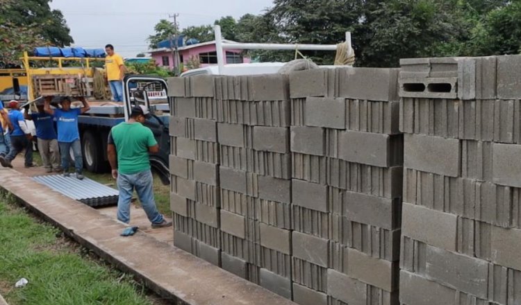 Realiza Centro sexta entrega de paquetes de materiales de bajo costo para mejorar viviendas y cercos perimetrales