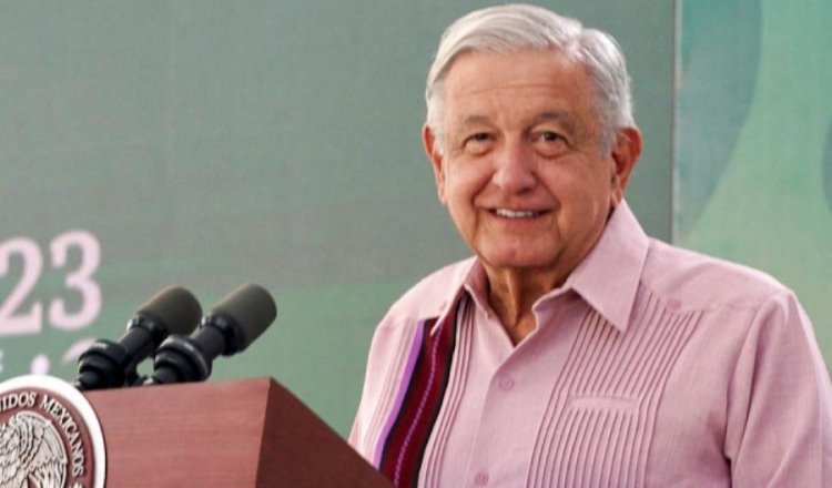 Por error, AMLO afirma en mañanera que Porfirio Díaz gobernó hasta 2011 