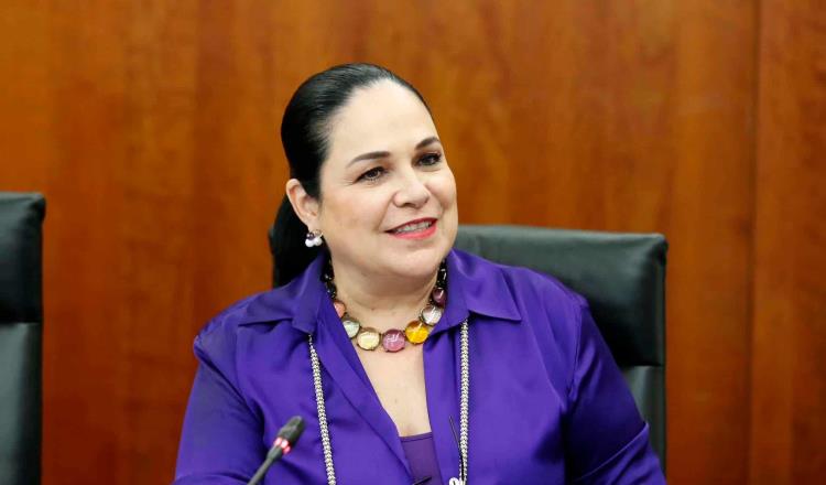 Hackean celular de senadora Mónica Fernández