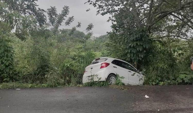 Conductora muere al chocar contra árbol en Cárdenas