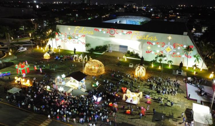 Inicia "Nochebuena en Centro" con el encendido de luces navideñas