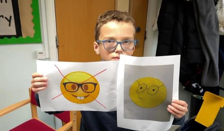 ¿Ofensivo? Niño pide a Apple modificar el emoji de "nerd" por uno de "genio"