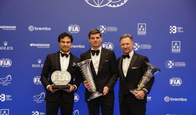 Checo Pérez recibe premio por subcampeonato en F1 y ´acción del año´