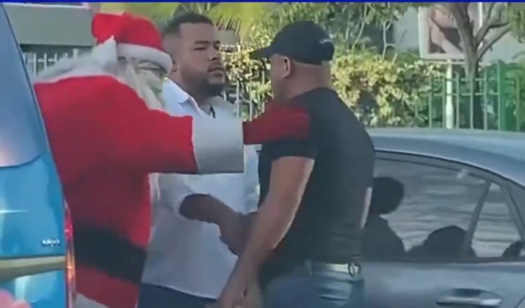 Santa Claus evita pelea entre conductores... ocurrió en Panamá