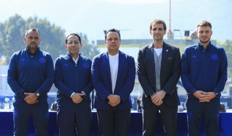 Cruz Azul presenta a Iván Alonso como Director Deportivo