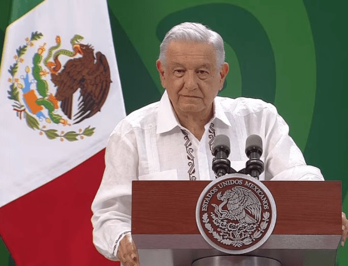 AMLO acuerda con Biden contener migrantes en el sur de México