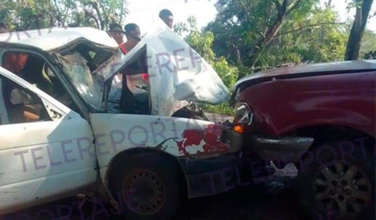 Aparatoso choque deja 4 lesionados en la Ciudad Pemex-Macuspana