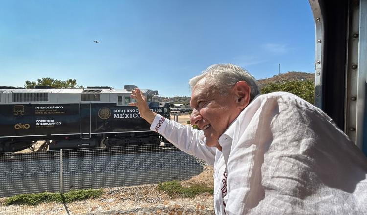 Supervisa AMLO viaje del Tren Interoceánico de Coatzacoalcos a Teapa