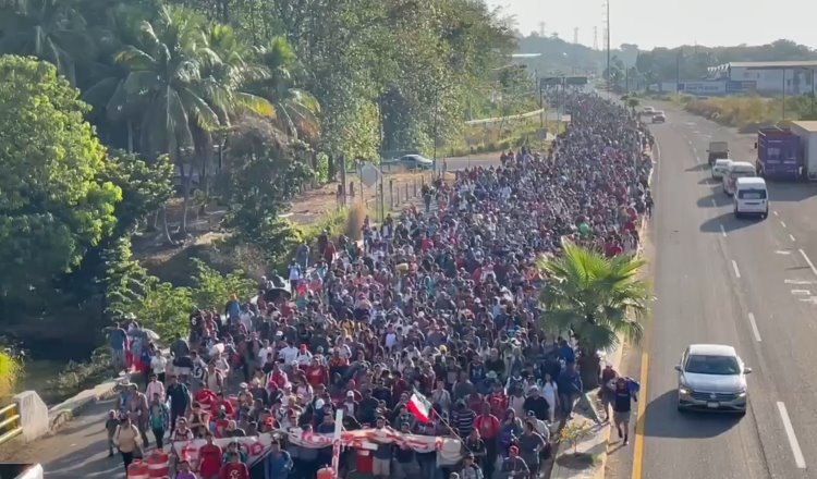 Avanza caravana migrante por el sur de México en plena Navidad