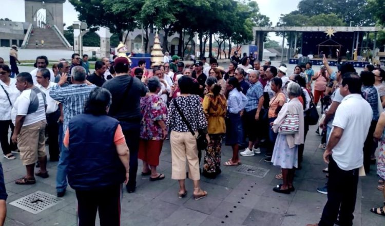 Pensionados inconformes con descuento de ISR buscarán abordar a AMLO en mañanera de Villahermosa